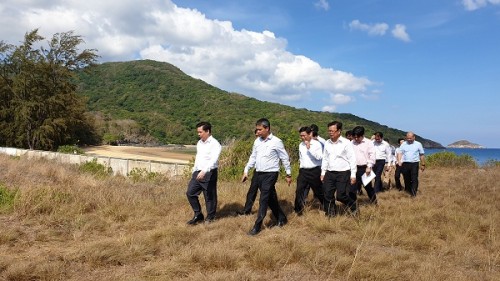 Minister of Transport and Communications works in Con Dao district