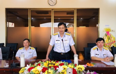 Navy's 2nd Regional Command visited and sent greetings Tet in Con Dao