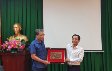 Thứ trưởng Bộ ngoại giao Đặng Minh Khôi thăm Côn Đảo