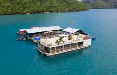 Con Dao floating restaurant - a ideal place to enjoy fresh,...