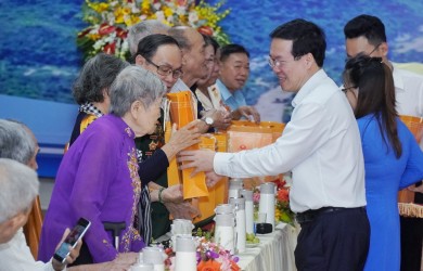 Chủ tịch nước Võ Văn Thưởng xúc động gặp mặt cựu tù chính trị Côn Đảo