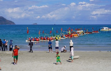 Excited with the 18th traditional boat racing festival in Con Dao