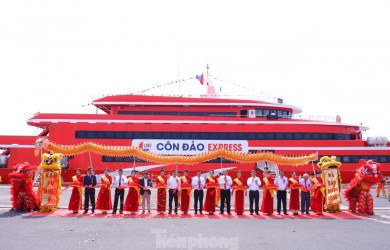 Inside The Largest high-speed Ferry in Vietnam operating on...