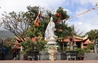 Van Son Pagoda – a spiritual landmark amidst the sea and sky of Con Dao