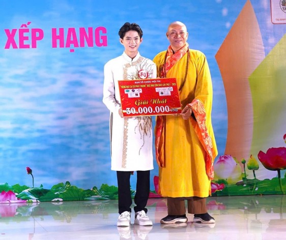 Chàng trai 16 tuổi đoạt giải nhất Tiếng hát ca cổ phát thanh đặc khu Côn Đảo 2025