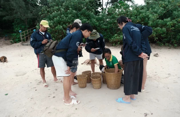 Con Dao through the journey of Sea Turtle rescue volunteers