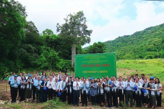 Đoàn đại biểu lãnh sự quán các nước châu Á tham gia “Hành trình hữu nghị – Thành phố mang tên Bác” tại Côn Đảo