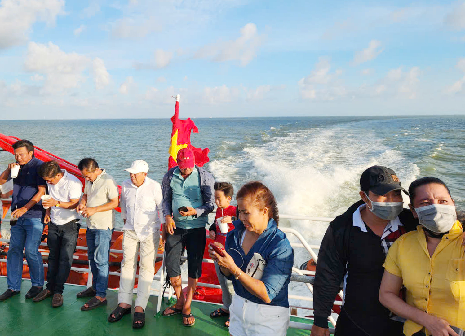 Du khách miền Tây đổ xô đón tàu cao tốc ra Côn Đảo