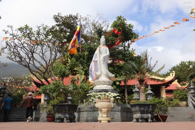Van Son Pagoda – a spiritual landmark amidst the sea and sky of Con Dao