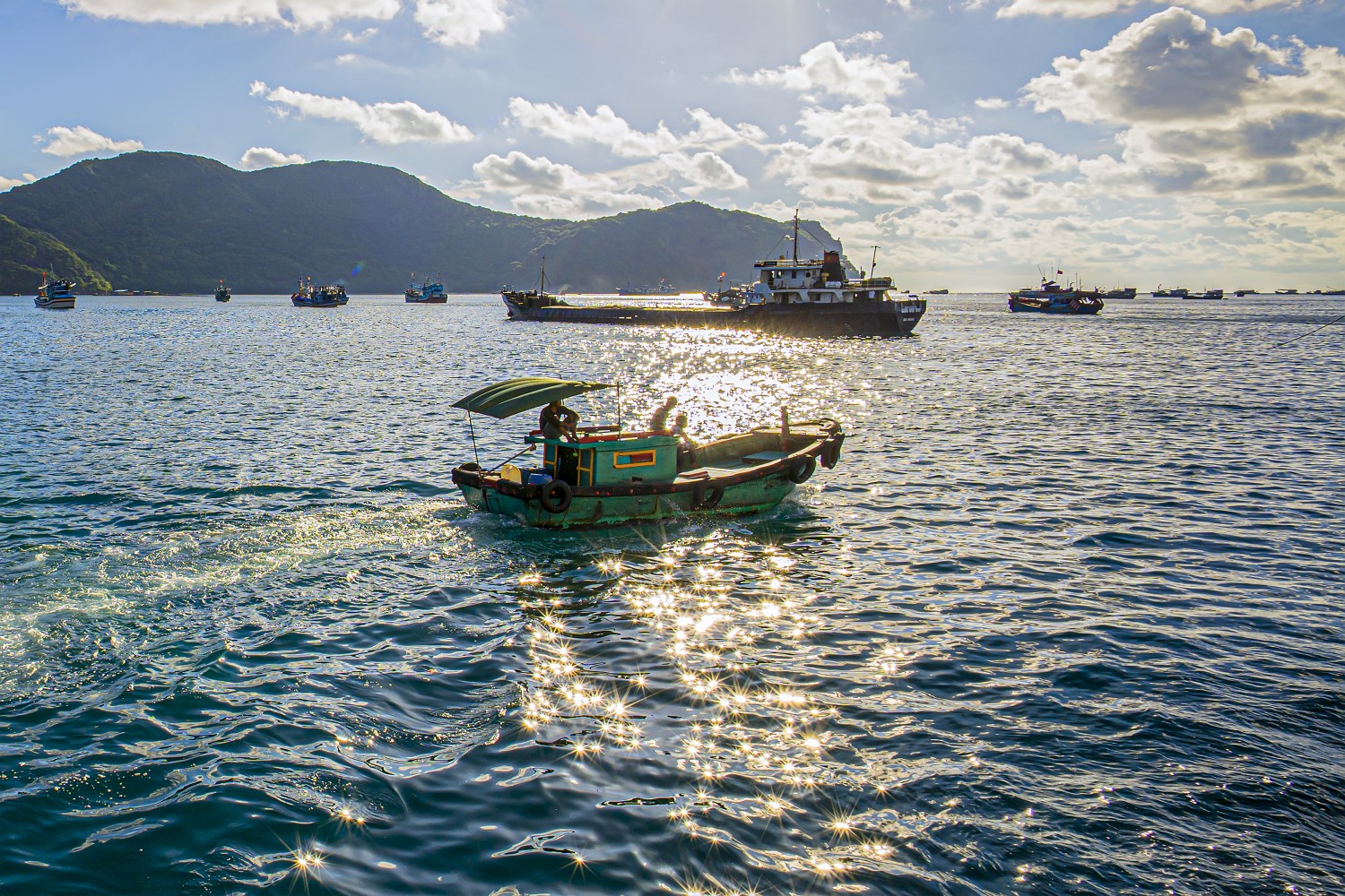 Biển chiều nơi Vịnh Bến Đầm