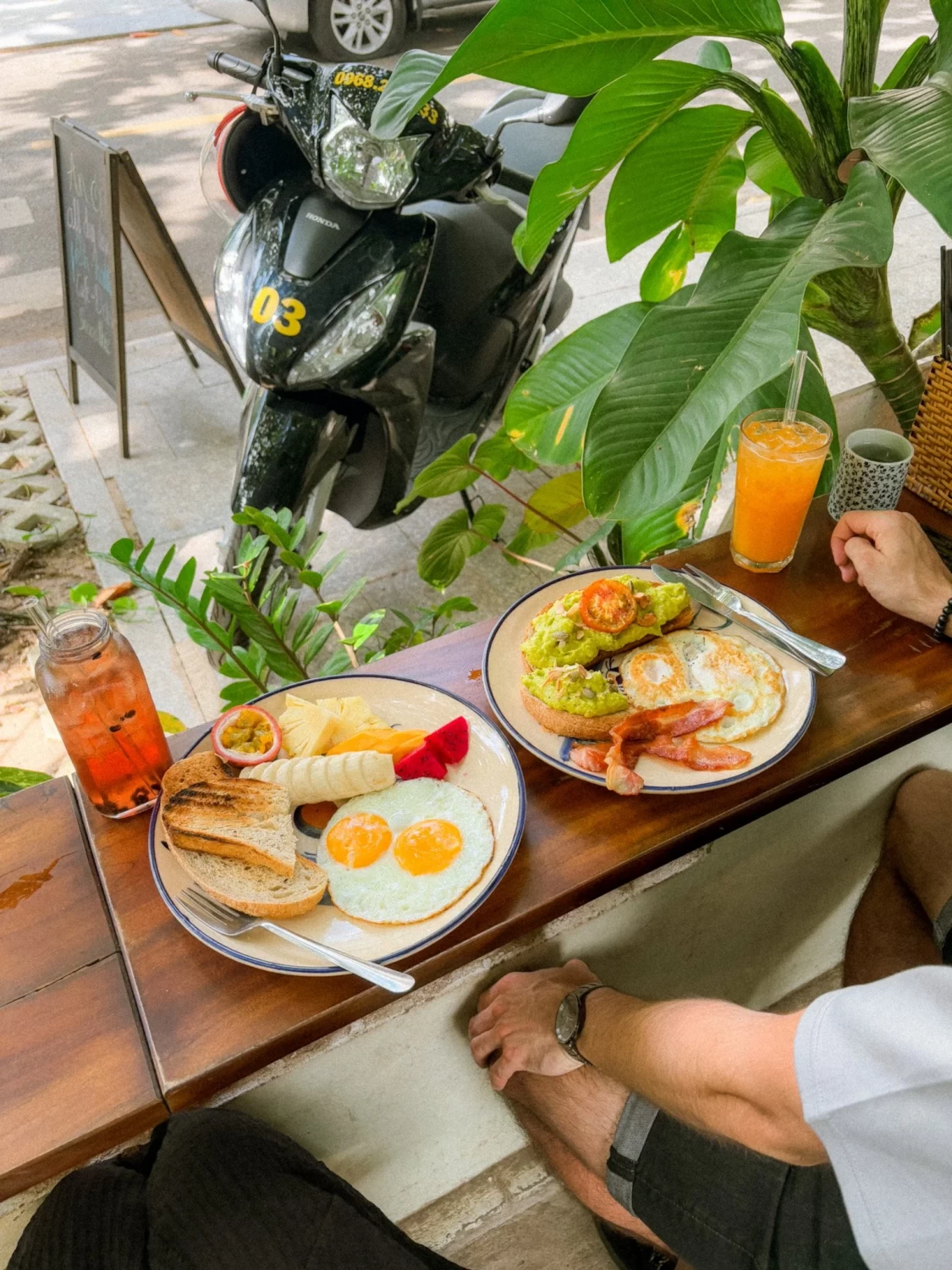 An+Oi+Con+Dao+ +breakfast