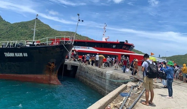 Người dân Côn Đảo được miễn phí dịch vụ cảng khi đi tàu